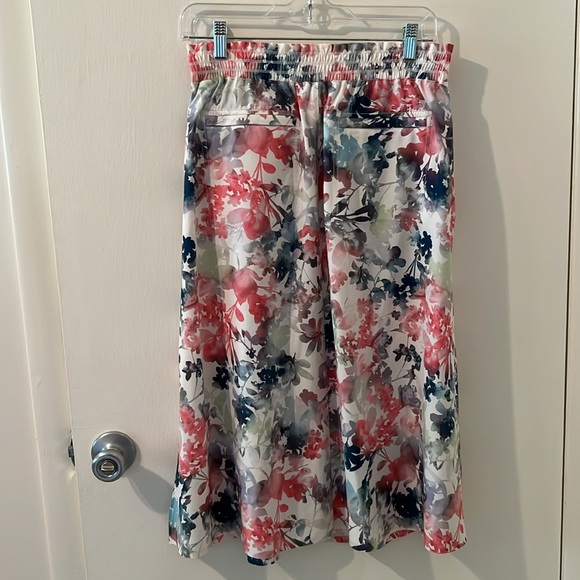 Athleta Savannah skirt, lumen floral cream, size small - Picture 8 of 9